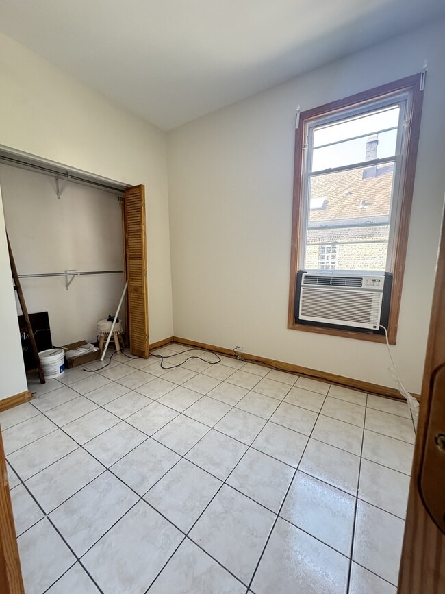 Building Photo - 3028 S Springfield Ave