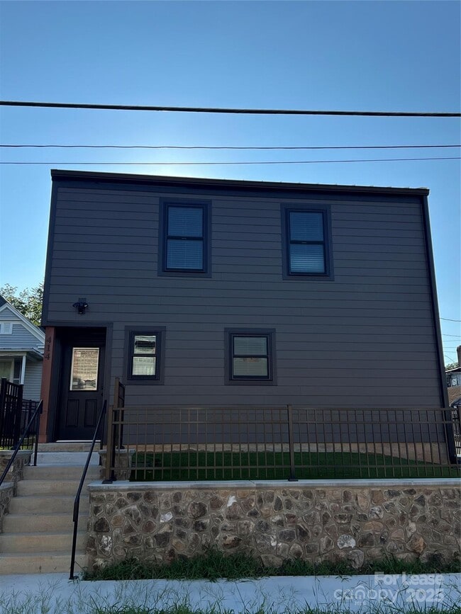 Building Photo - 414 N 4th St