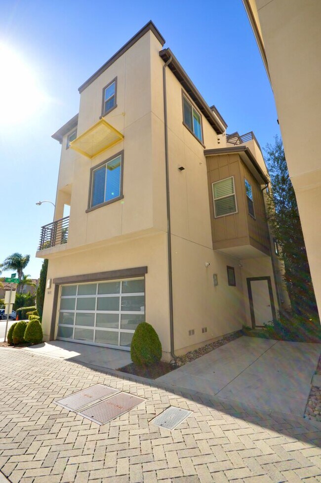 Foto del edificio - 2 Bedroom Sea House Costa Mesa Home with O...