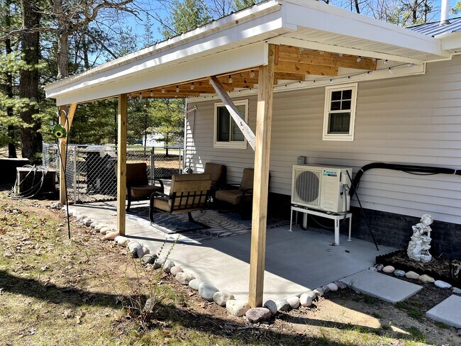 Nice covered area to relax - 1129 N Sand Lake Rd