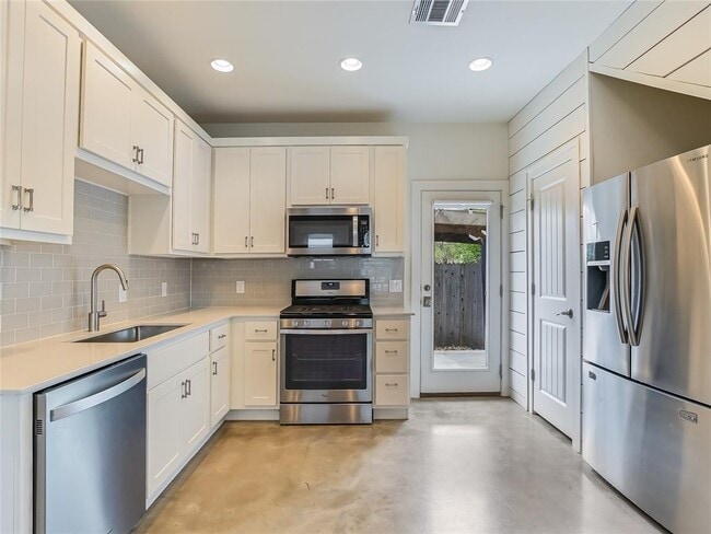 Building Photo - 3107 Lyons Rd