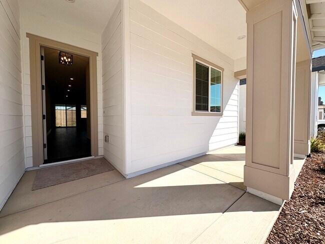 Foto del edificio - Beautiful 3 Bedroom NEW JMC home for rent in West Roseville!