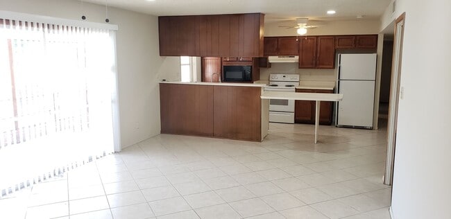 Building Photo - Lovely Tempe Property With Pool