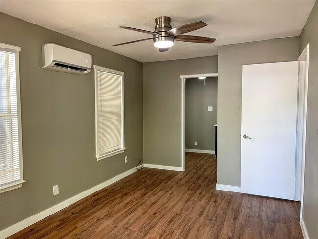 Foto del edificio - 1113 Haynes St