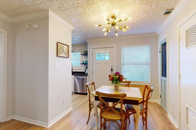 Building Photo - 512 Camp Ct