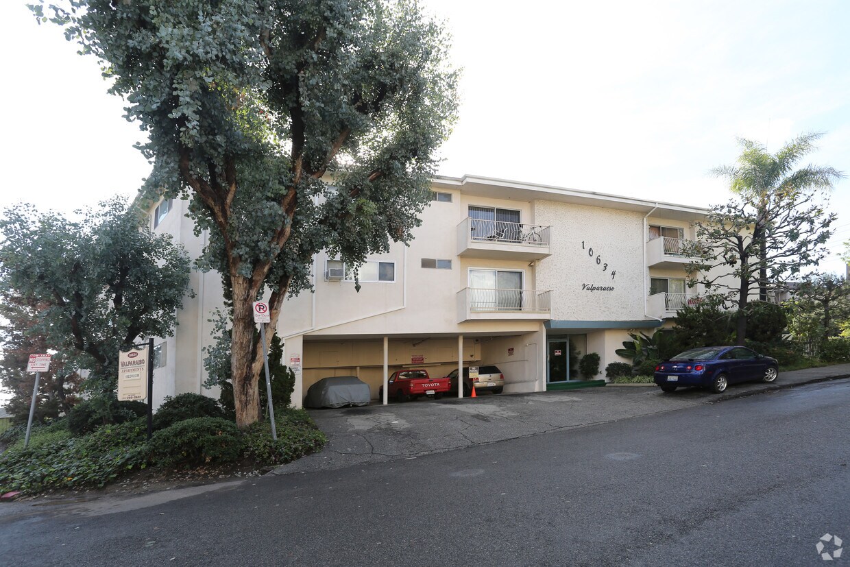 238 Apartments Available for Rent in Palms, CA