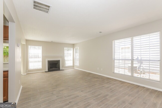 Building Photo - 3020 Linden Dr