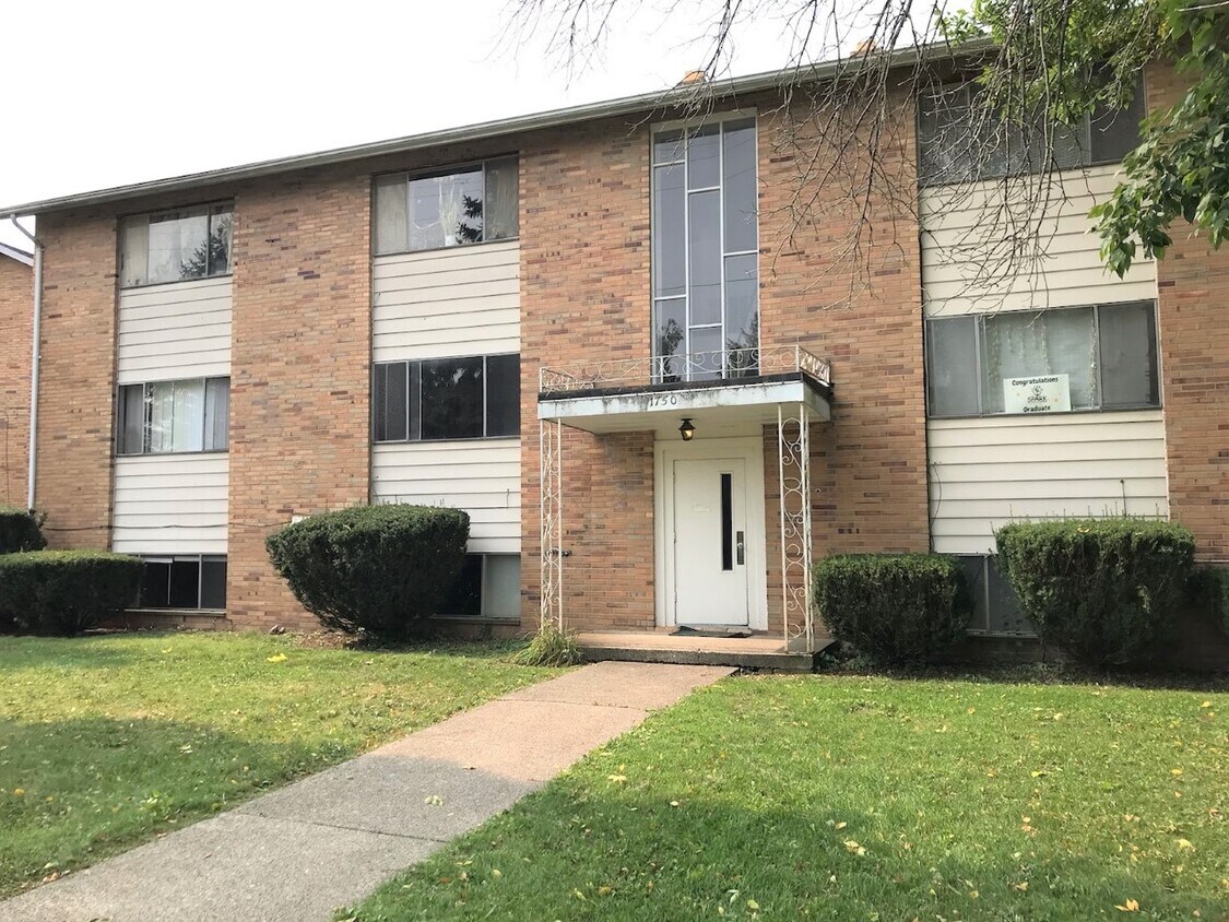 1750 Cromwell Dr Unit 3, Akron, OH 44313 Apartments in Akron, OH