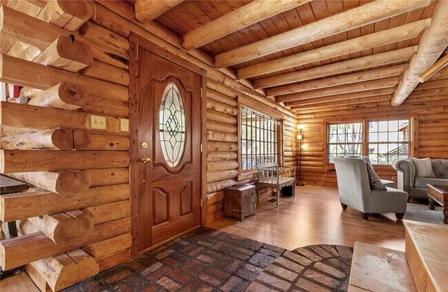 Building Photo - 15921 Wildwood Dr
