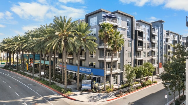 Bienvenido a una vida de lujo en Stadium House en Anaheim, CA - Stadium House Apartments