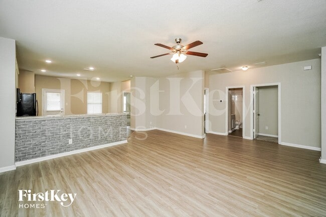 Building Photo - 8941 Elizabeth Pk