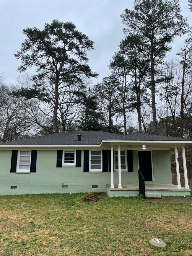 Building Photo - Cute and Newly Renovated Brick One Level H...