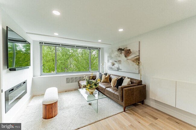 Foto del edificio - 4200 Cathedral Ave NW