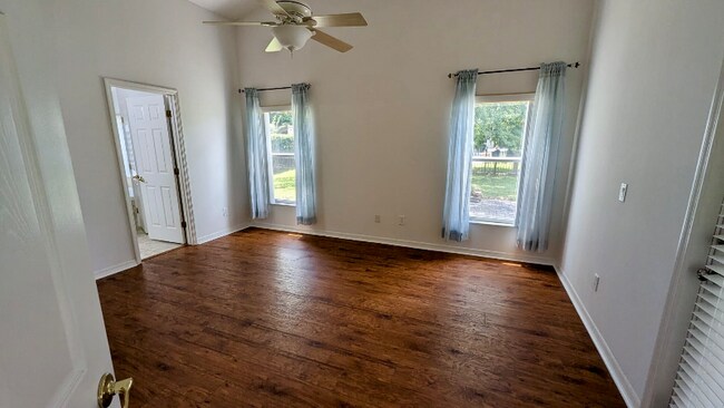 Foto del edificio - 9021 Pecky Cypress Way