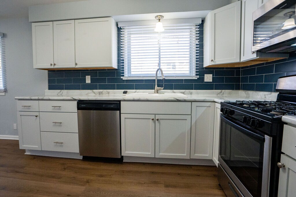 Primary Photo - 3551 Mollane St NW