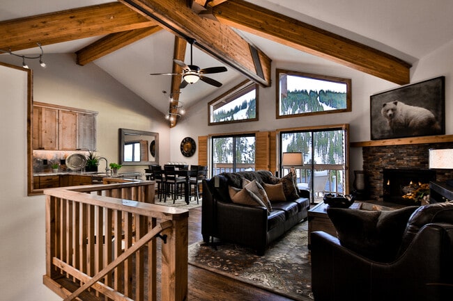 Great Room - 400 Fairview Blvd