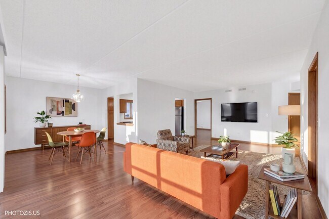 Foto del edificio - 5555 N Cumberland Ave