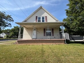 Building Photo - 1026 W Grove St