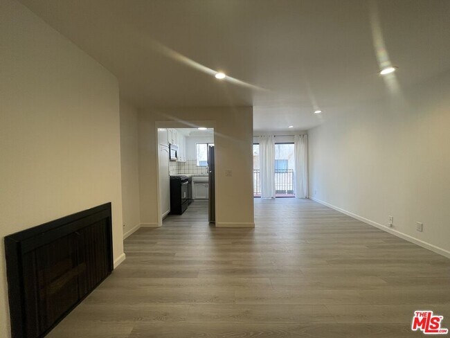 Foto del edificio - 1338 N Sierra Bonita Ave