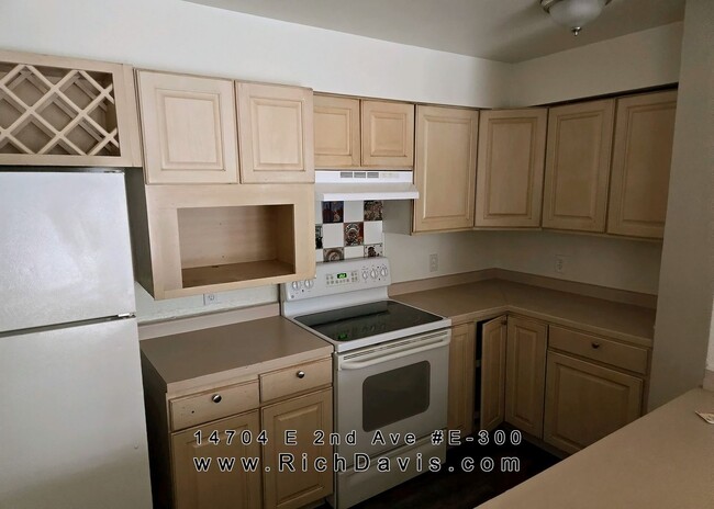 Great location off Sable and 2nd with lots... - Great location off Sable and 2nd with lots... Townhome