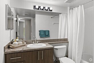 1BR, 1BA - 751SF - Bathroom - Vista Verde at Coconut Creek