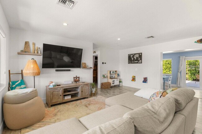 Foto del edificio - 2211 NE 35th Ct