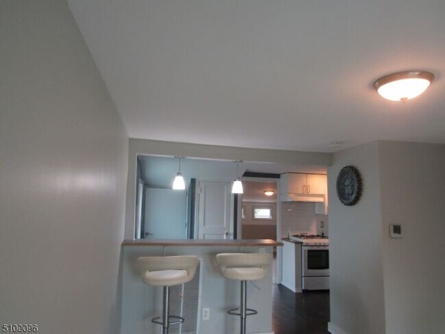 Building Photo - 188 Burns Ave