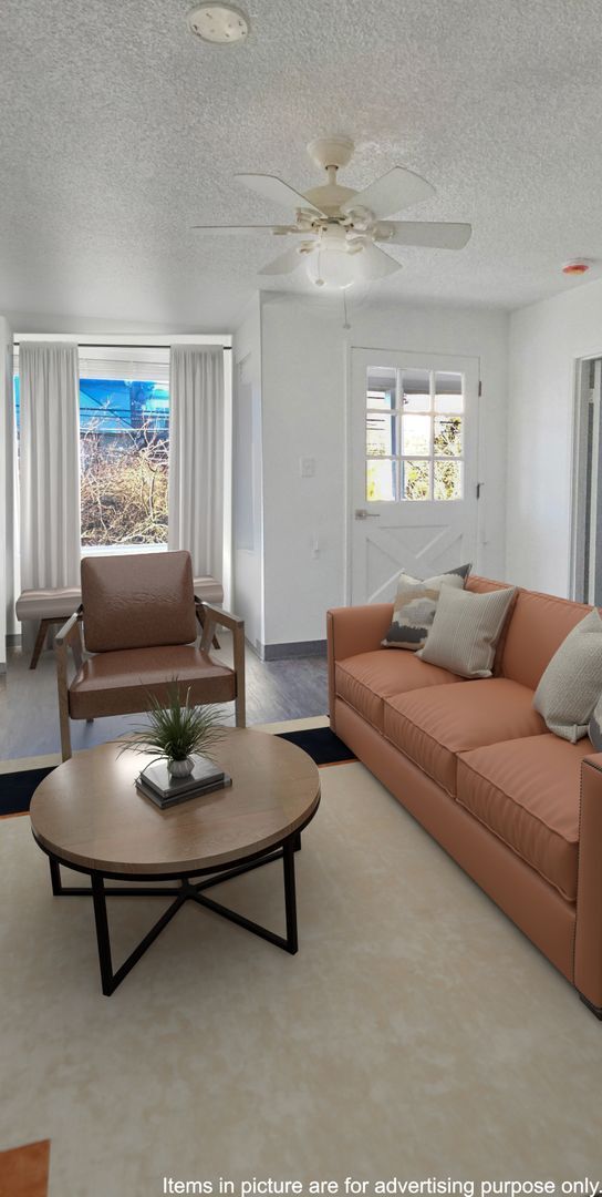 Building Photo - Duplex upper unit in Central District - Upper