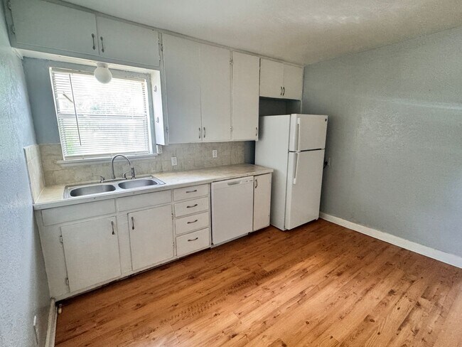 Foto del edificio - 2 Bedroom Rental in SW Ardmore
