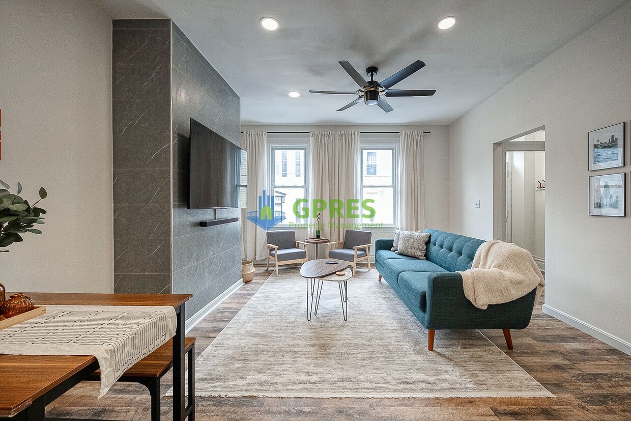 Furnished Elegant 3-Bedroom, 2.5 Bath Home with Hardwood Floors & Central A/C - Furnished Elegant 3-Bedroom, 2.5 Bath Home with Hardwood Floors & Central A/C