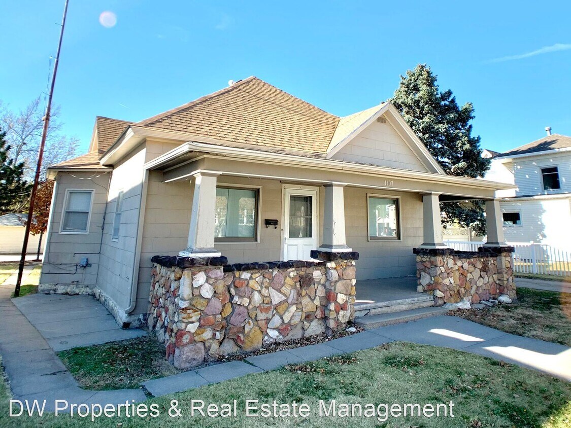 Foto principal - 3 br, 1 bath House - 1107 Central Ave