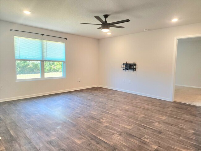 Foto del edificio - Perfectly Located, Pet Friendly, 4/2 Home ...