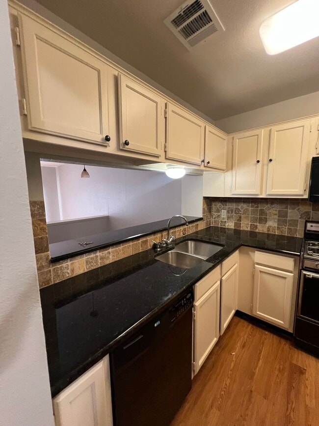 Building Photo - 11901 Swearingen Dr