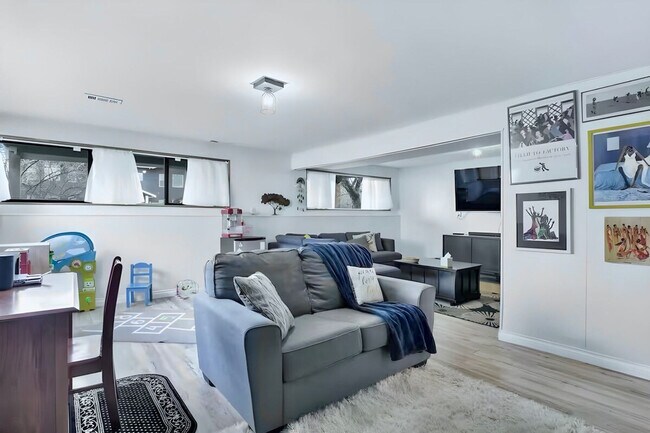 Foto del edificio - 9813 62nd Ave S