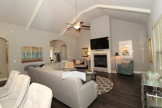 Foto del edificio - 4027 Benjamin Ln