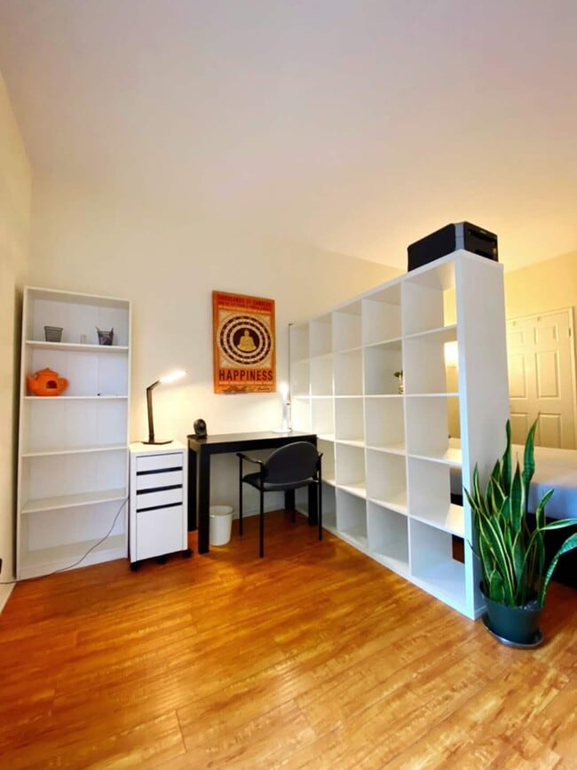 Building Photo - 1620 S Bentley Ave