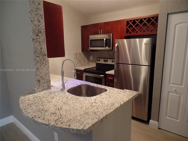 Foto del edificio - 2881 N Oakland Forest Dr