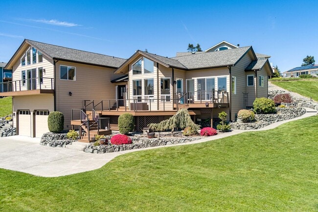 Building Photo - Stunning View Home In Oak Harbor! Availabl...