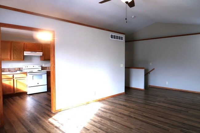 Building Photo - Beautiful 4 Bedroom 3 Bathroom Home