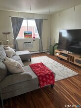 Building Photo - 4 Van Zant St