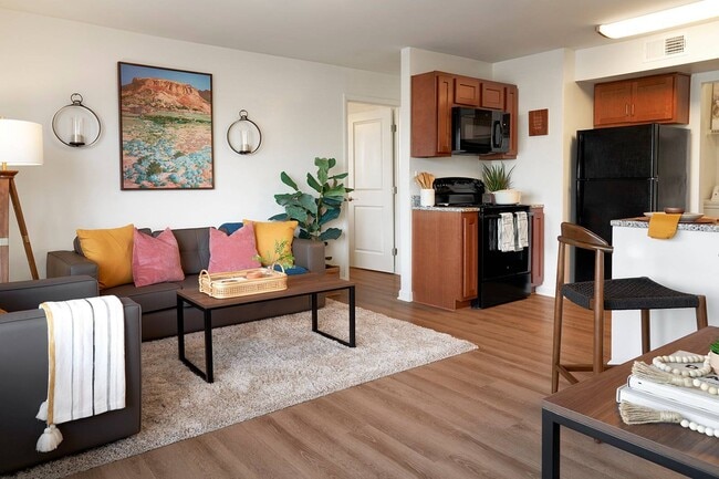 Live in style with modern open-concept layouts and fully equipped kitchens at The Preserve at Tuscaloosa. Furnished and unfurnished options available - The Preserve at Tuscaloosa Apartments