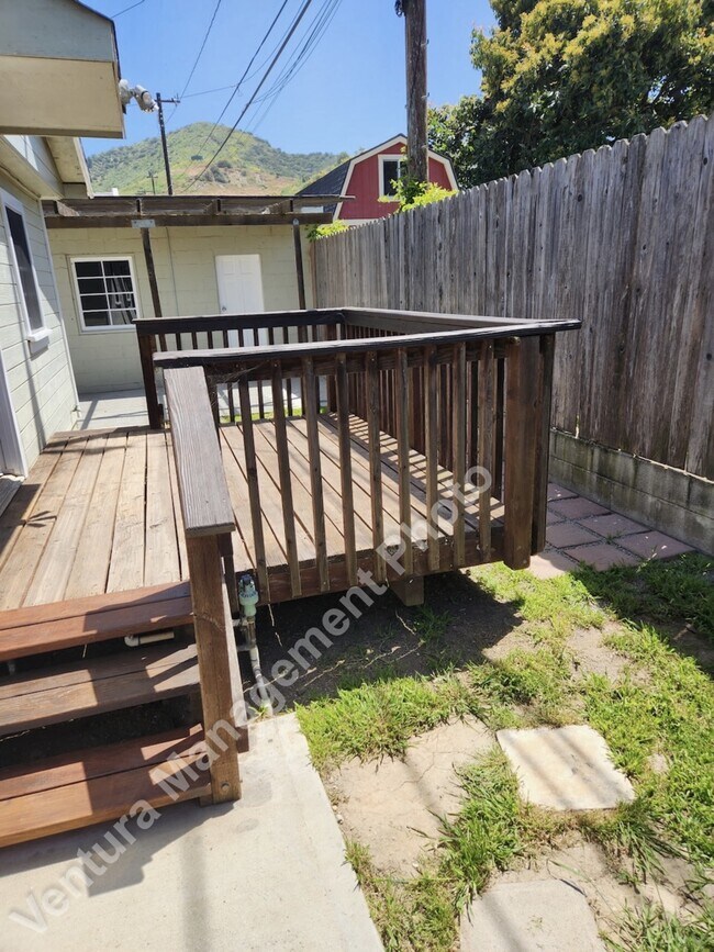 Building Photo - 136 Bard Ln