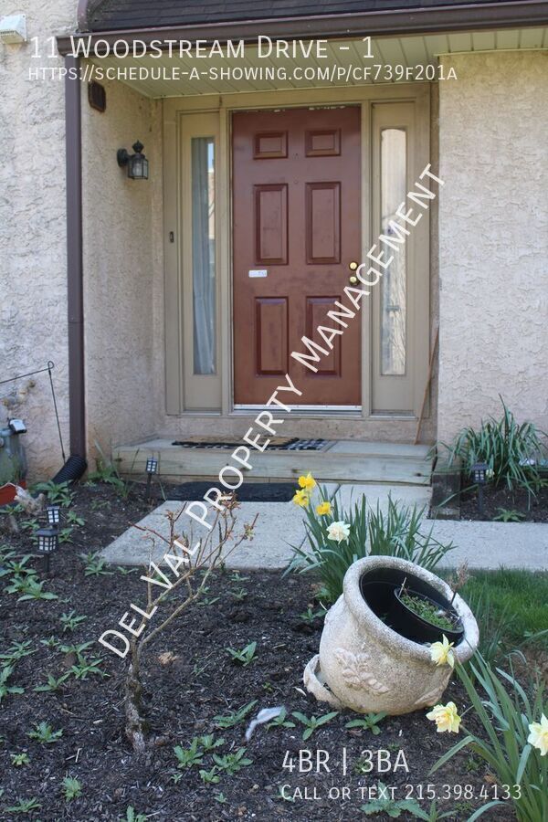 Building Photo - 11 Woodstream Dr