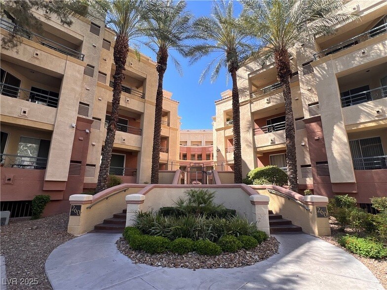 Foto principal - 260 E Flamingo Rd
