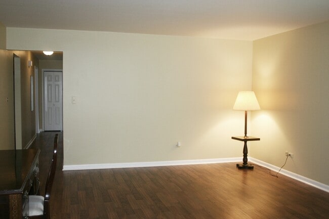 Building Photo - 58 Clover Dr