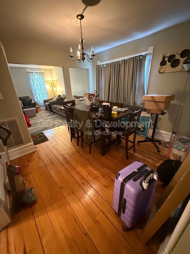 Foto del edificio - 111 Des Plaines Ave