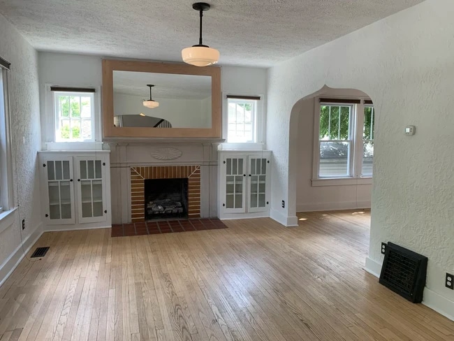 Building Photo - 612 S Grant St