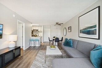 Building Photo - San Regis Apartments