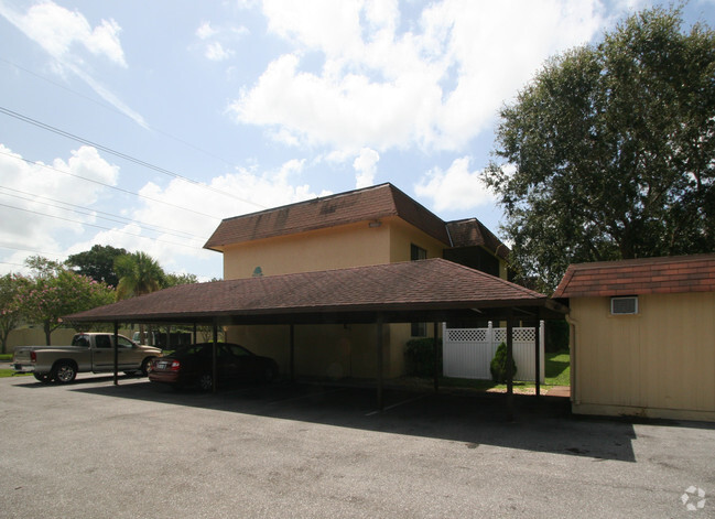 Building Photo - Pinecrest Arms
