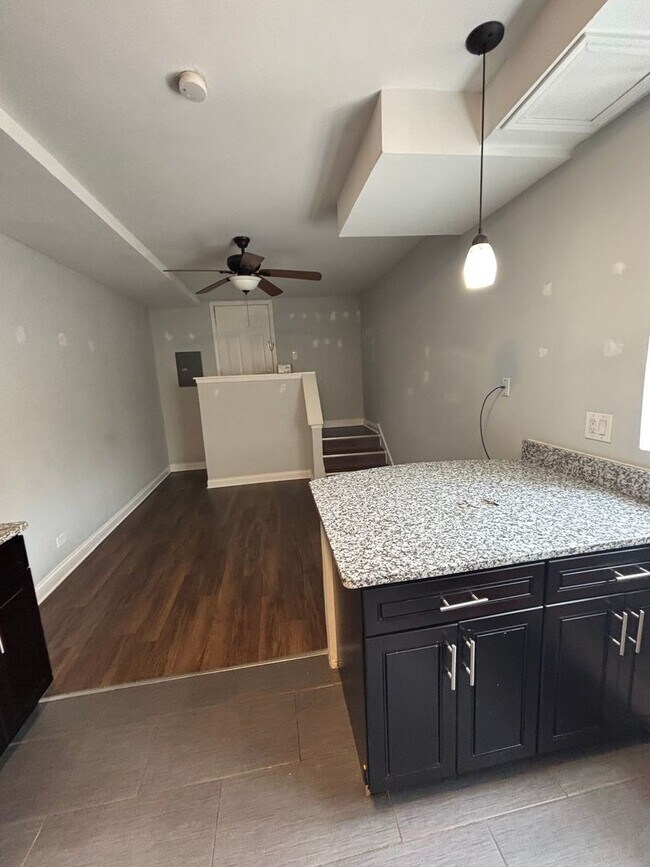 Foto del edificio - 3641 W Dickens Ave